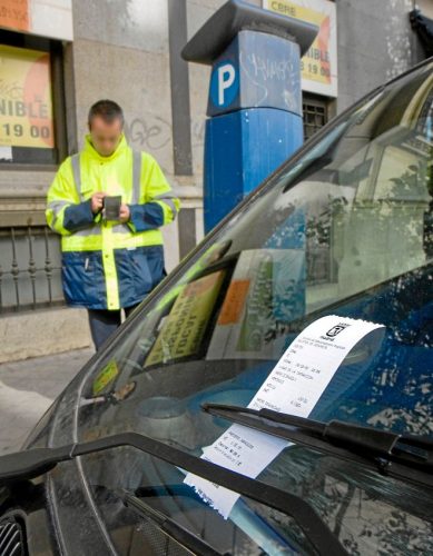 Cómo recurrir una multa de aparcamiento librarte de pagarlas