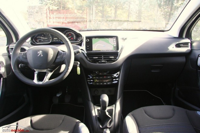 A Peugeot 208 salpicadero