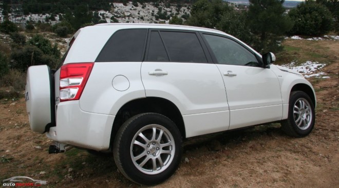 Suzuki Grand Vitara Black & White 38