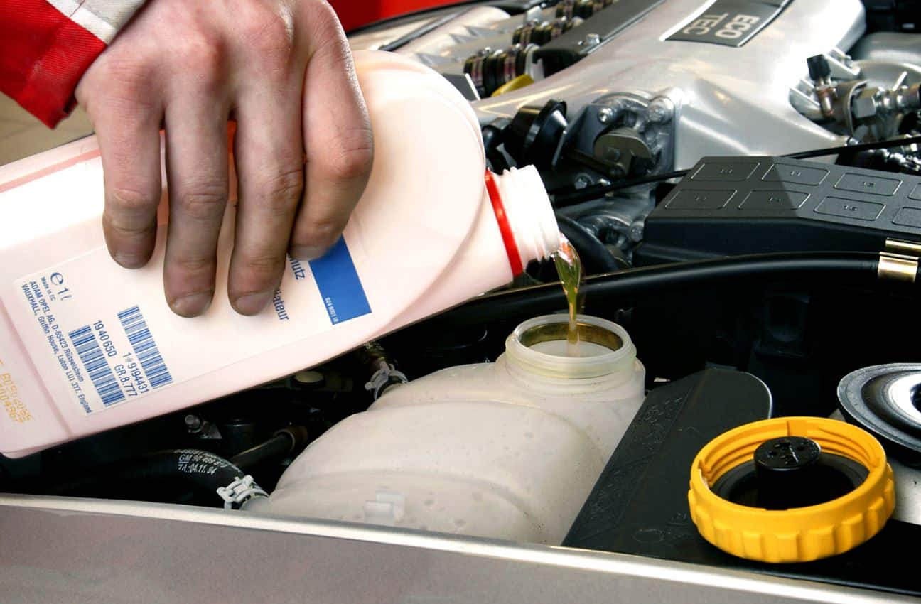 Refrigerante liquido para el automóvil: funciones, diferencias y consejos
