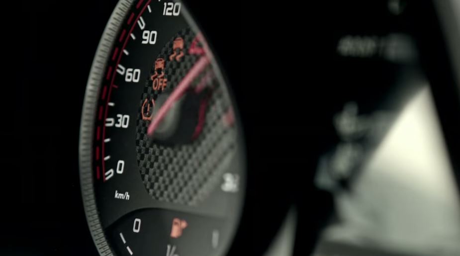 Mercedes-AMG C63 Coupé: Un nuevo teaser y detalles preliminares antes de conocer a la bestia