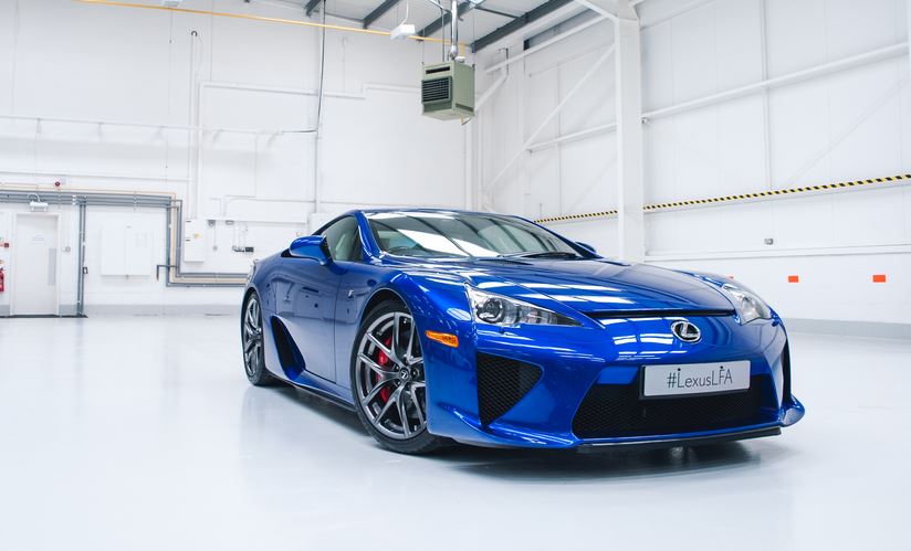 Lamborghini quiere algo del Lexus LFA: ¿Qué demonios hacen grabando el sonido de su V10?