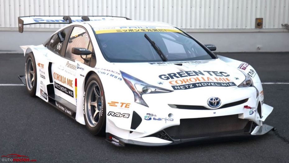 El Toyota Prius también quiere arrasar en los circuitos: Te presentamos la versión GT300 del modelo