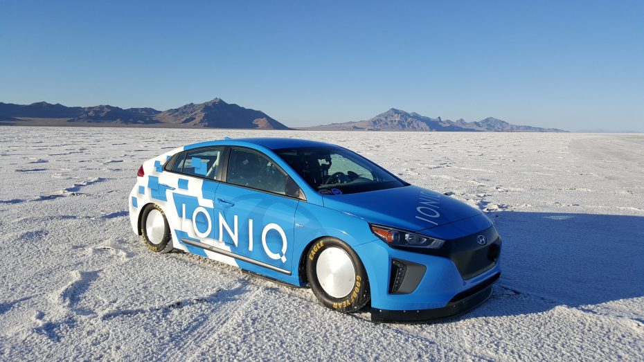 ¿Crees que los híbridos son aburridos? Este Hyundai Ioniq bate todos los récords a 257 km/h