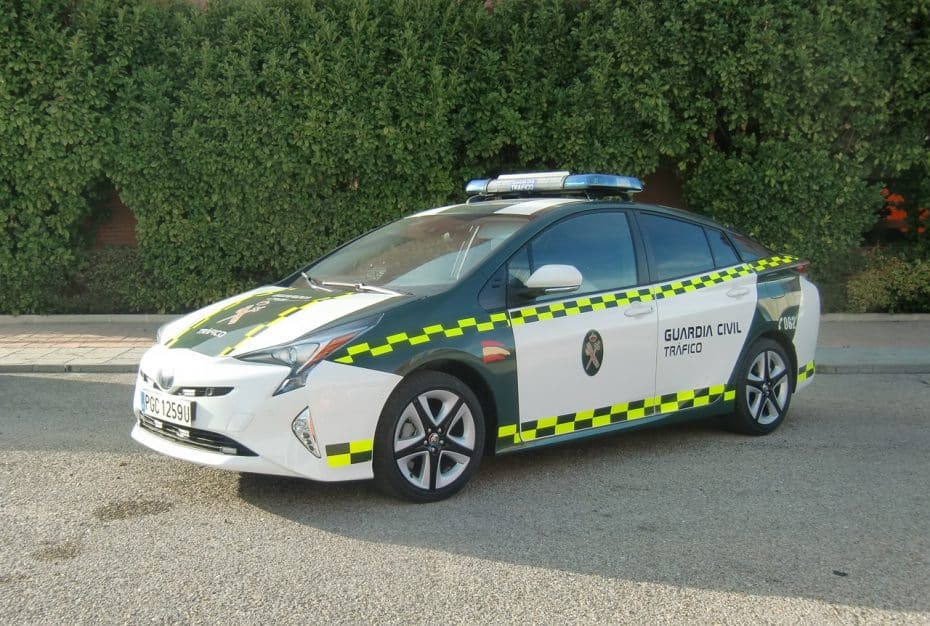 El Toyota Prius se une a la flota de la Guardia Civil: Seguirán multando, pero de forma más ecológica