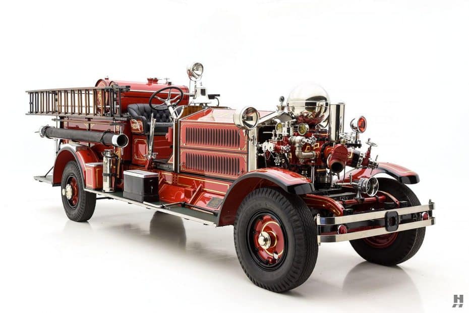 Este camión de bomberos es un Ahrens-Fox N-S-4 de 1927 ¡Y ahora está a subasta!