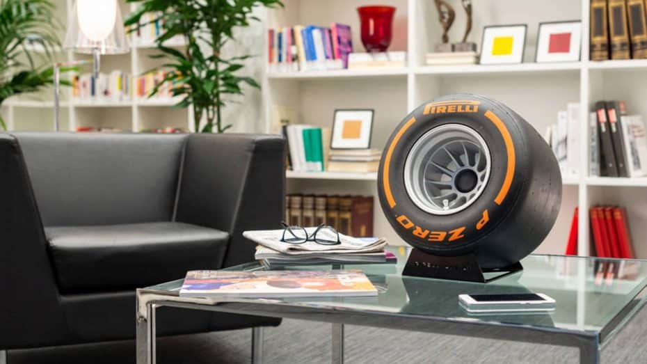 Amante de la Fórmula 1: Este neumático de 2.400 euros tiene truco y es ideal para tu salón