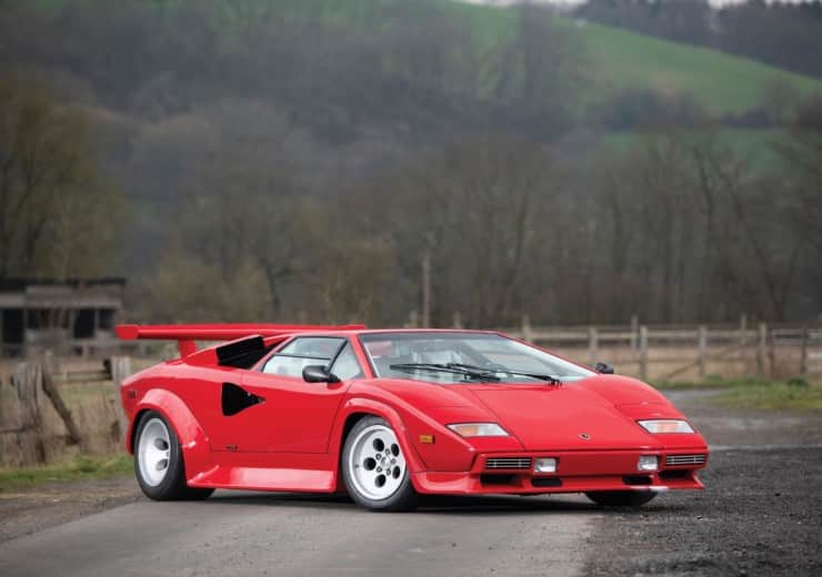 Автомобиль lamborghini countach