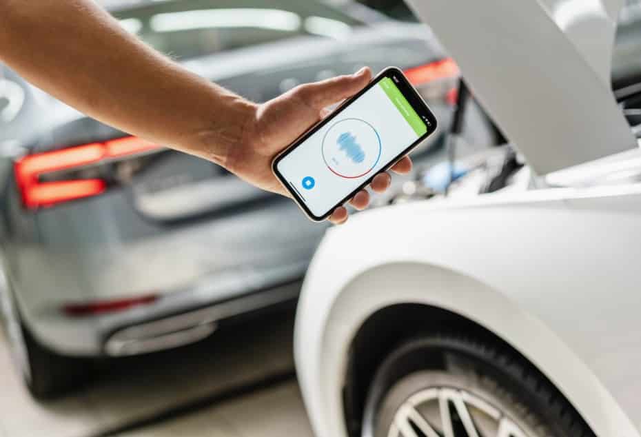 Olvídate de las máquinas de diagnóstico: Škoda escuchará tu coche con una app