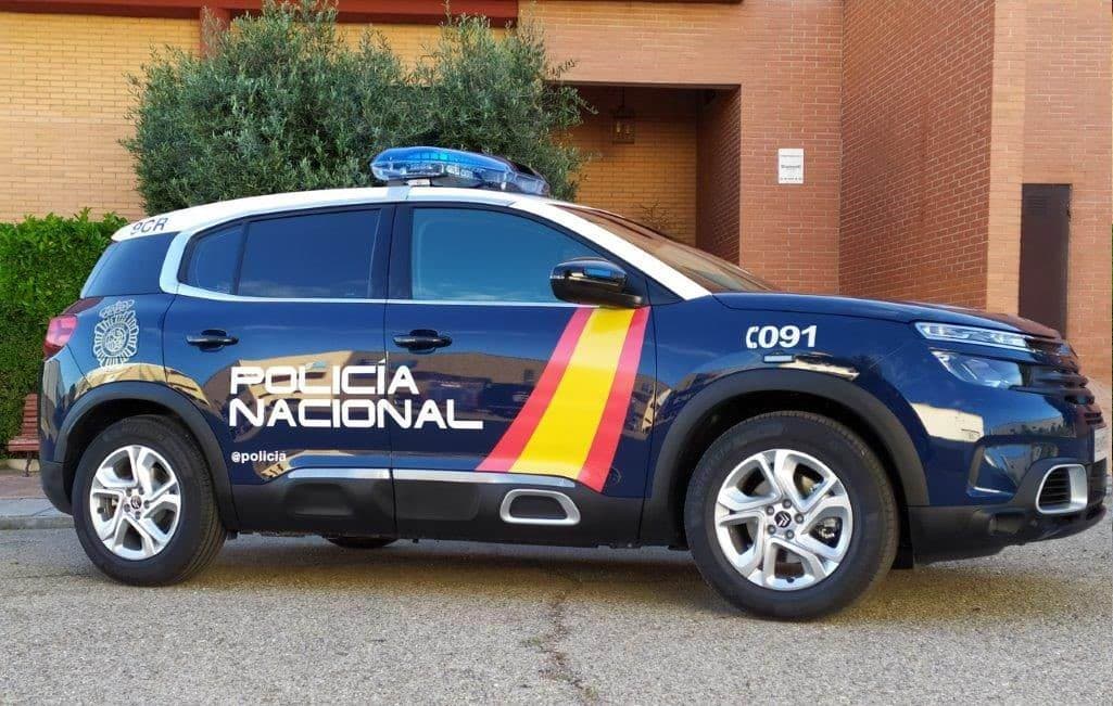 Qué coches utiliza la Policía Nacional? - Academia de Oposiciones a Guardia  Civil [La Mejor] - Gesinpol