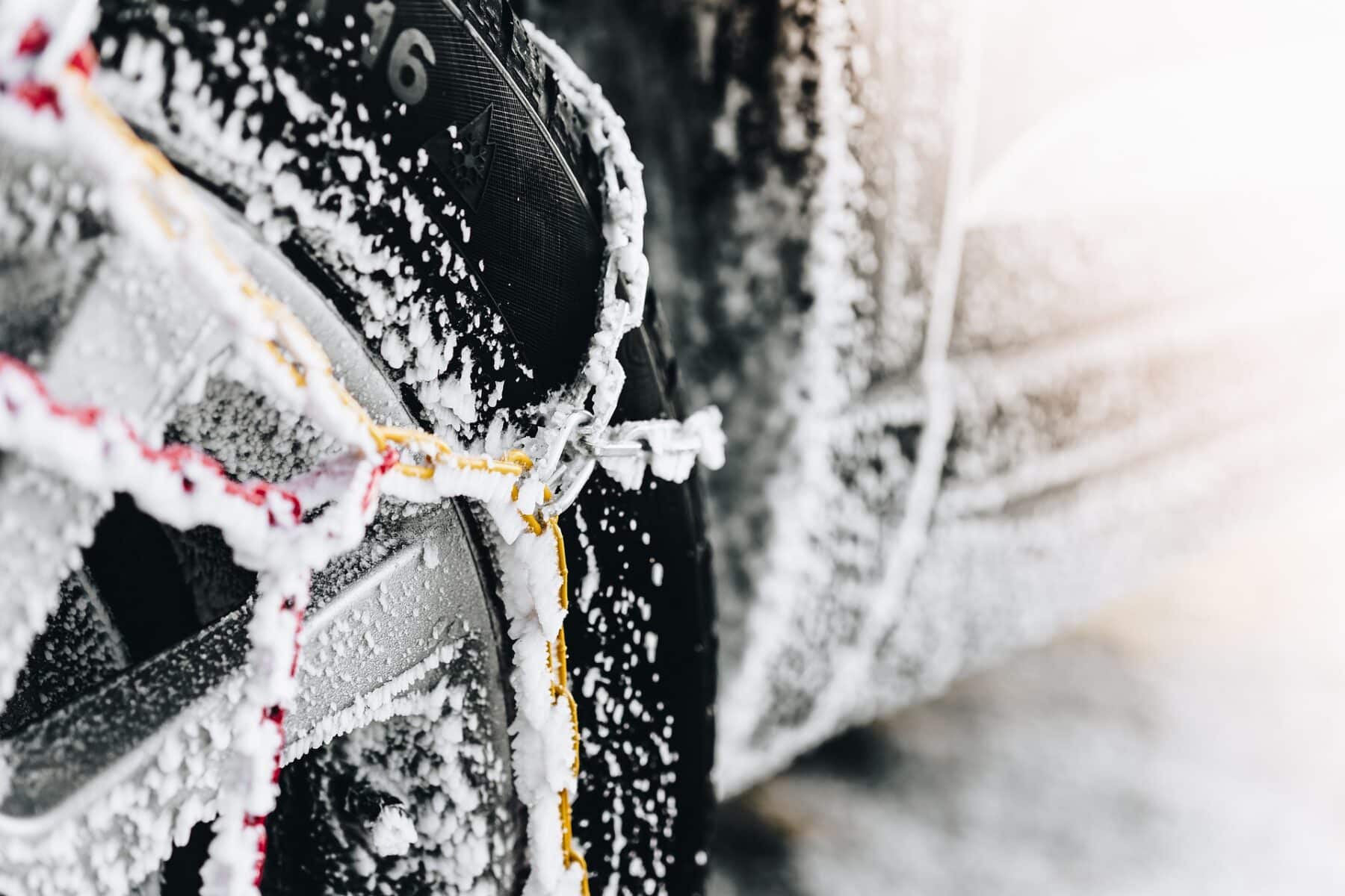 Estas son las mejores cadenas que puedes ponerle a tu coche para circular  por la nieve