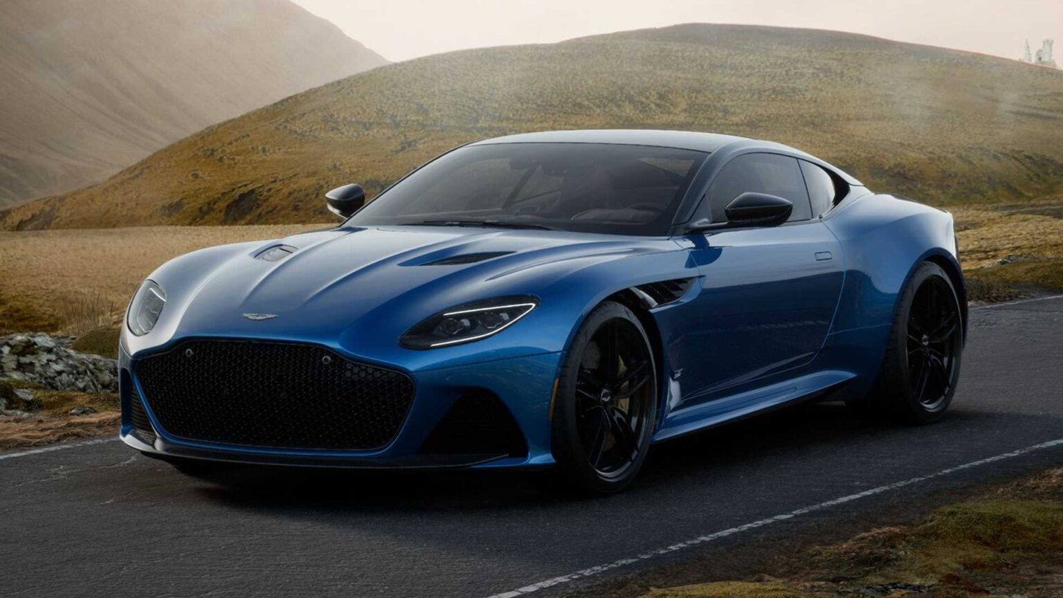 Aston martin dbs 2022