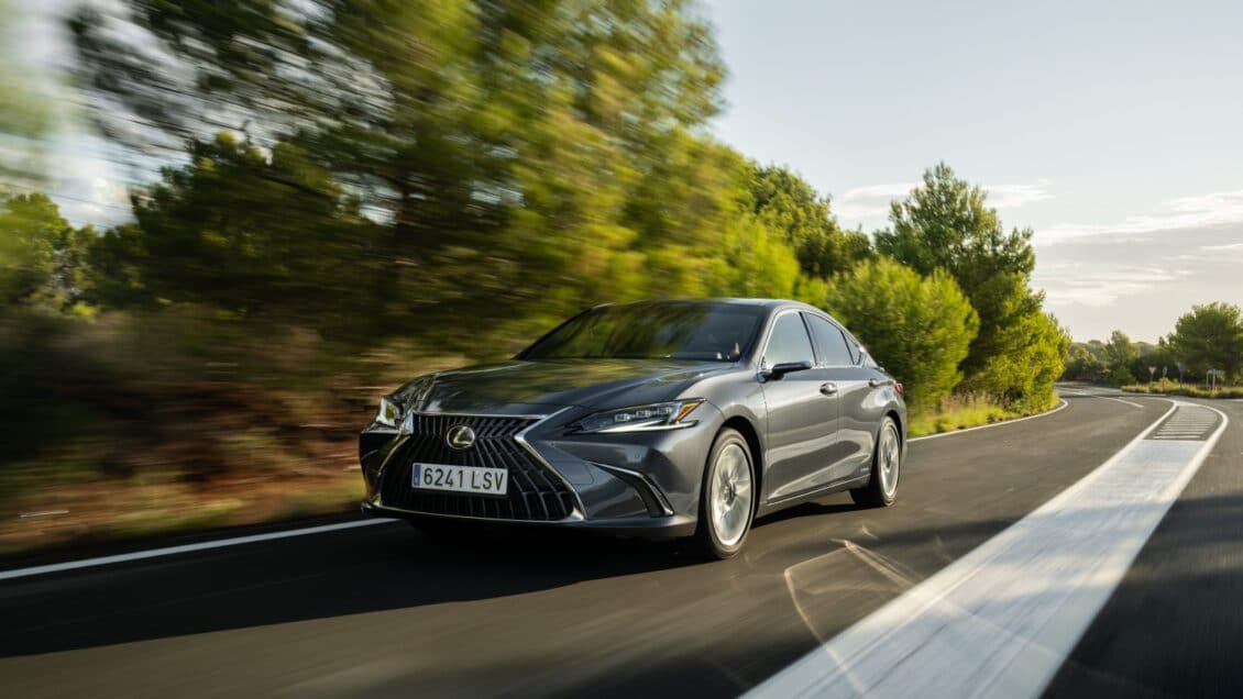 Primera prueba Lexus ES300h 2022, la berlina híbrida exótica