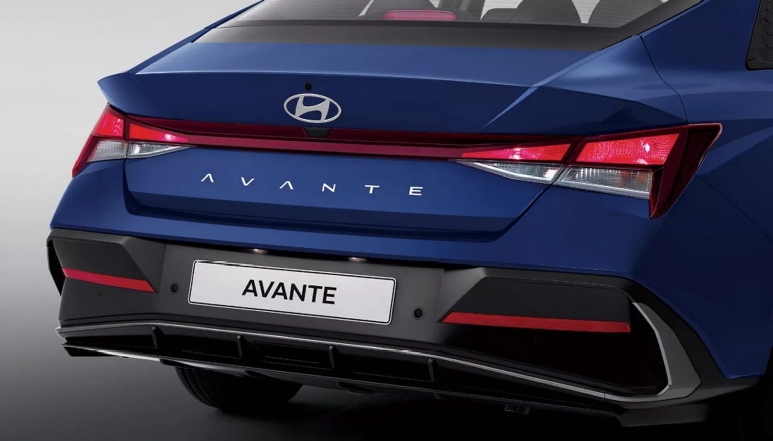 Hyundai Elantra 2024 el sedán se pone ligeramente al día