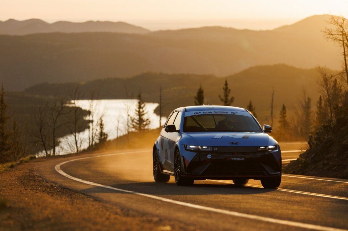 El Hyundai Ioniq 5 N se alza con dos récords de vehículos eléctricos en Pikes Peak