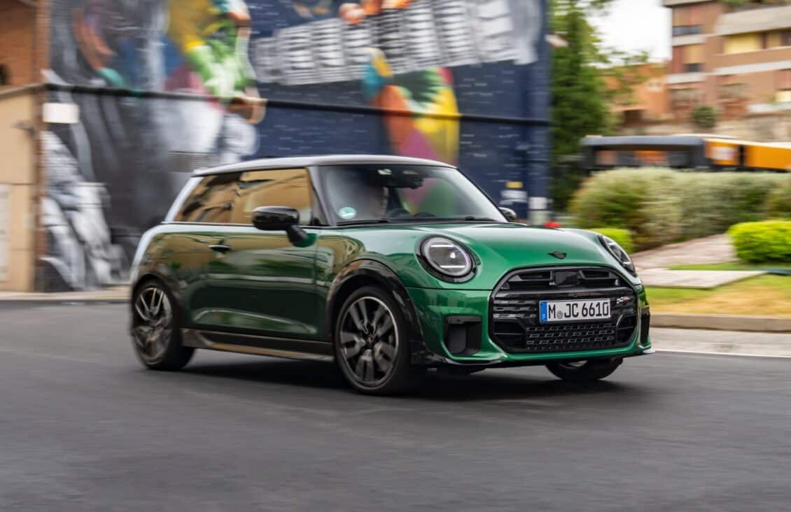 MINI Cooper S John Cooper Works: estética deportiva para la antesala del JCW