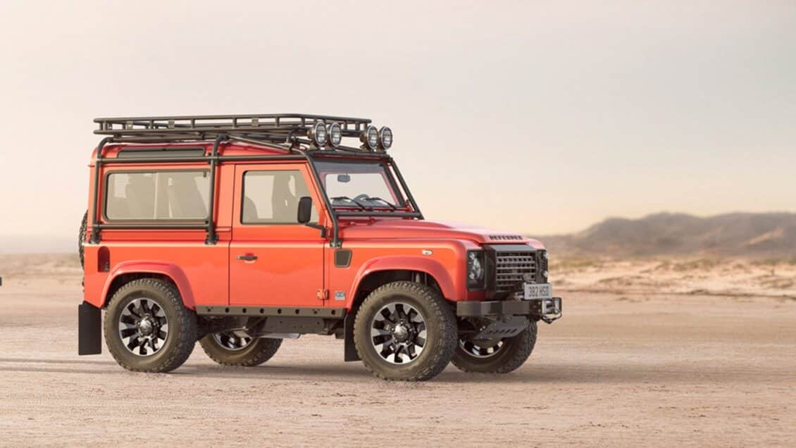 Si tienes pasta gansa, Land Rover te construye un Classic Defender V8