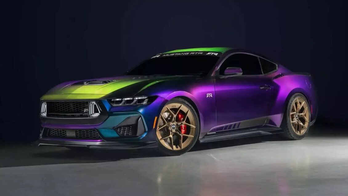 Por casi 14.000 euros, tu Ford Mustang puede lucir esta pintura que cambia de color