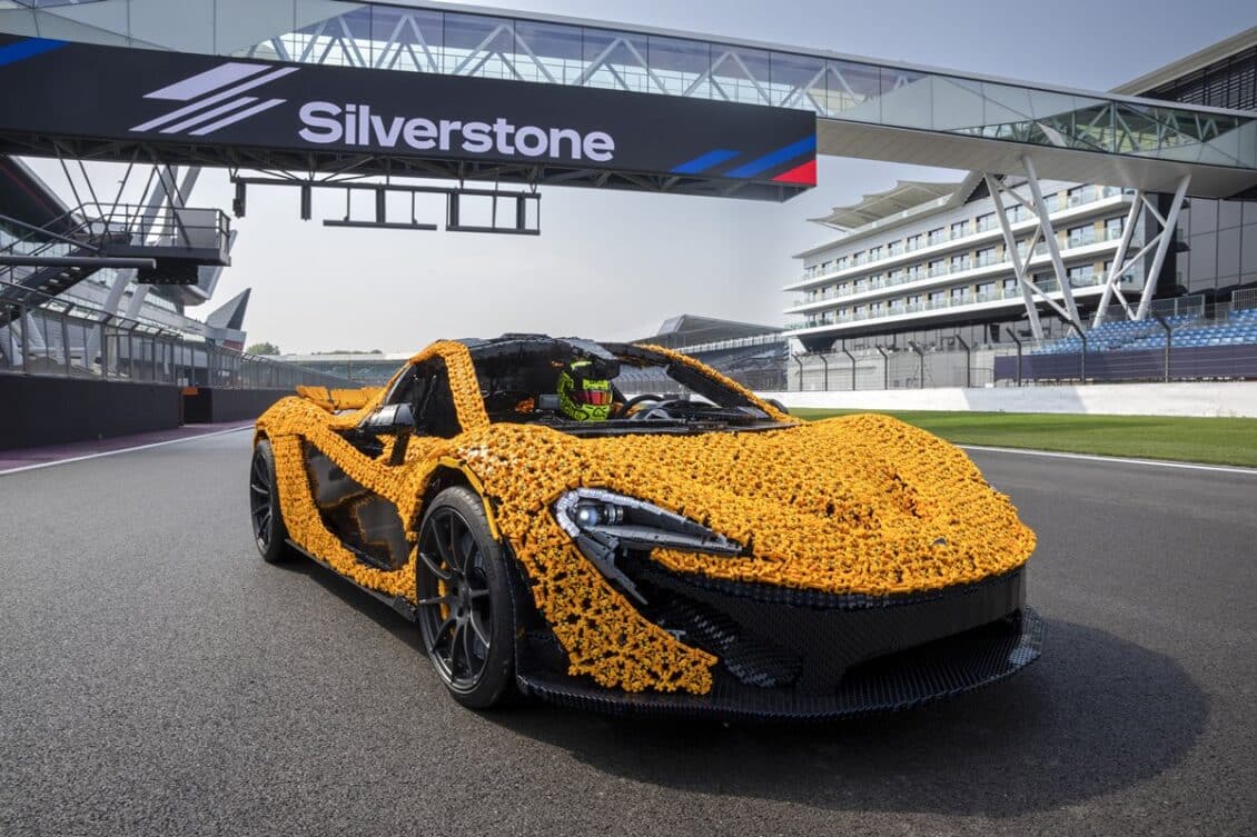 A LEGO se le ha ido de las manos: construyen un McLaren P1 de Technic a tamaño real y ¡funciona!