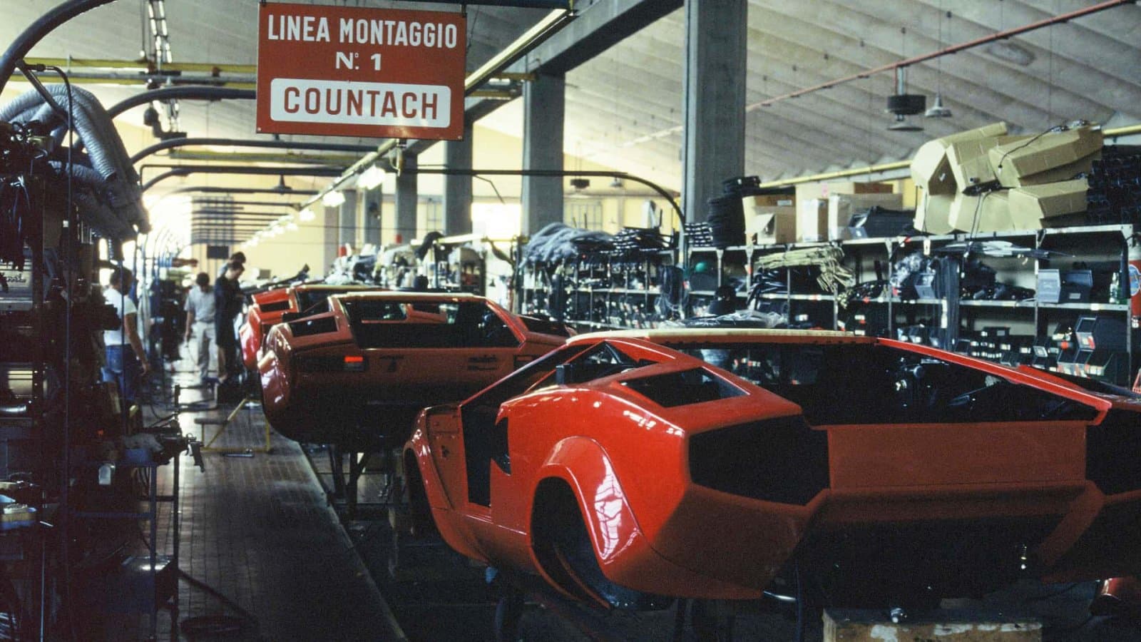 La producción del Lamborghini Countach comenzó en 1974.