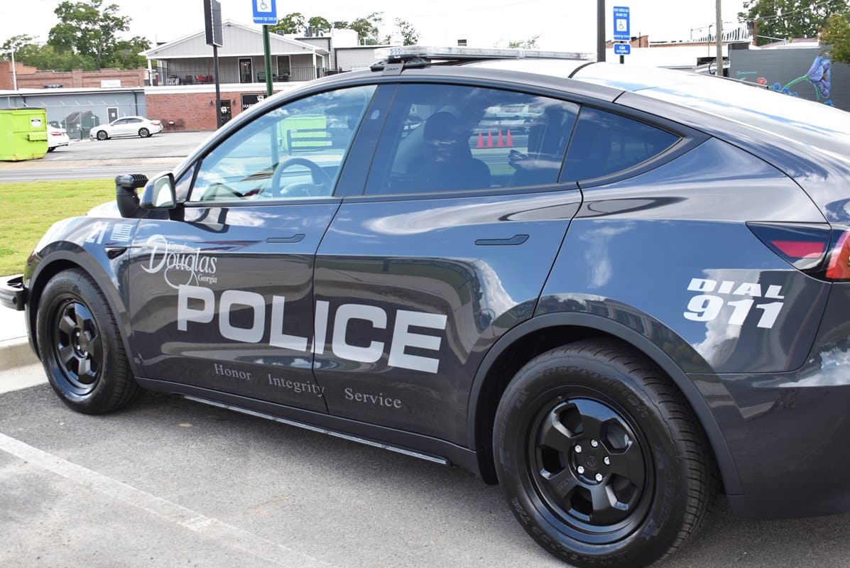 Tesla Model Y de policía