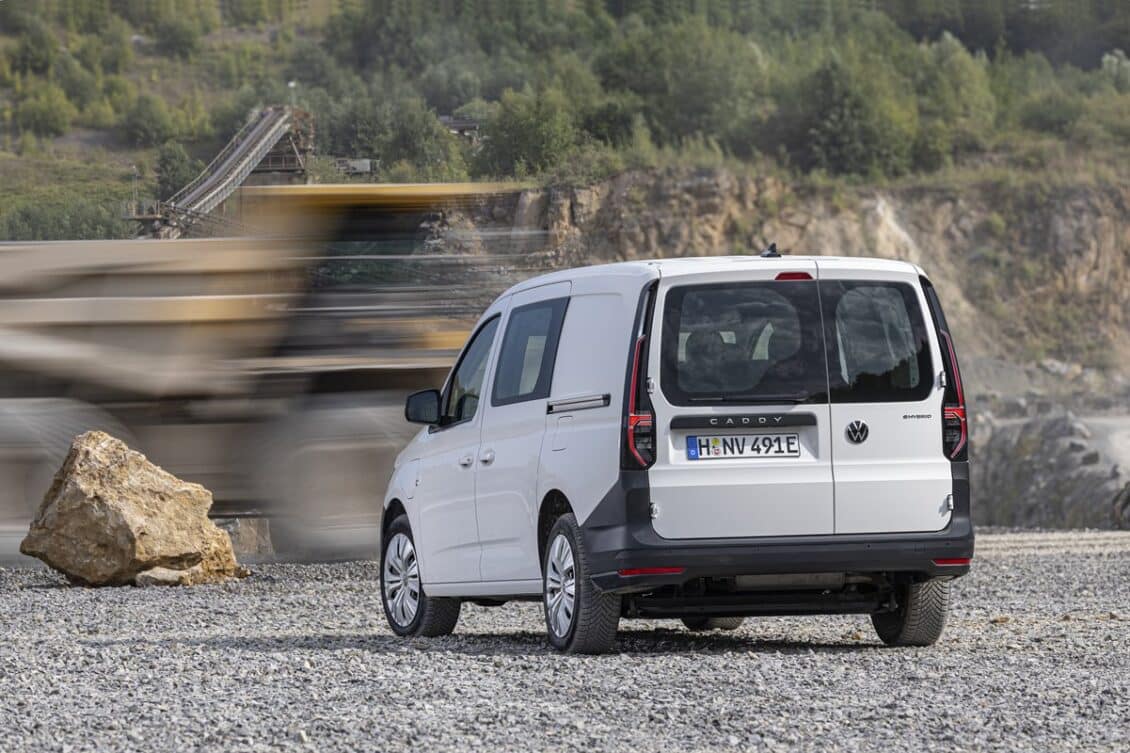 El Volkswagen Caddy Flexible llega con una segunda fila de asientos que se convierte en mamparo