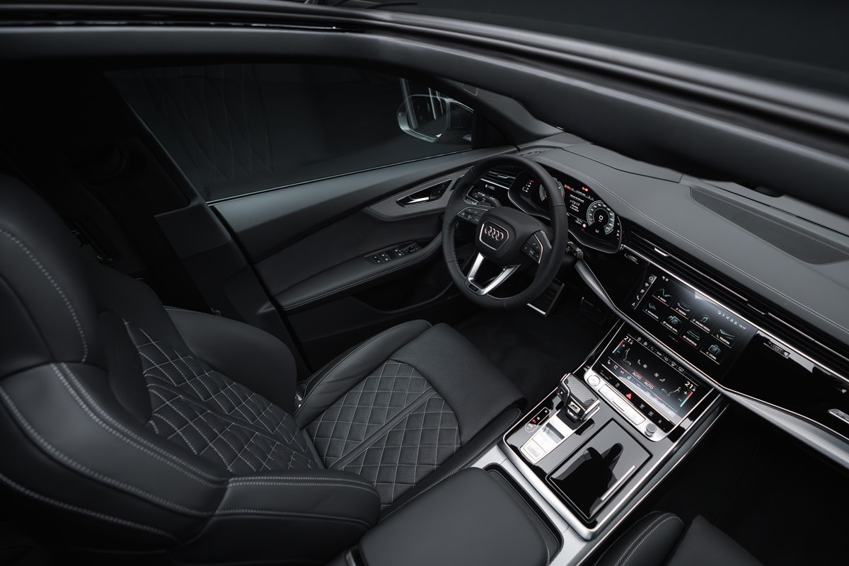 interior Audi Q8