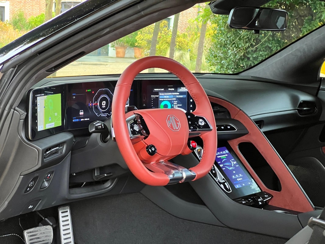 interior MG Cyberster