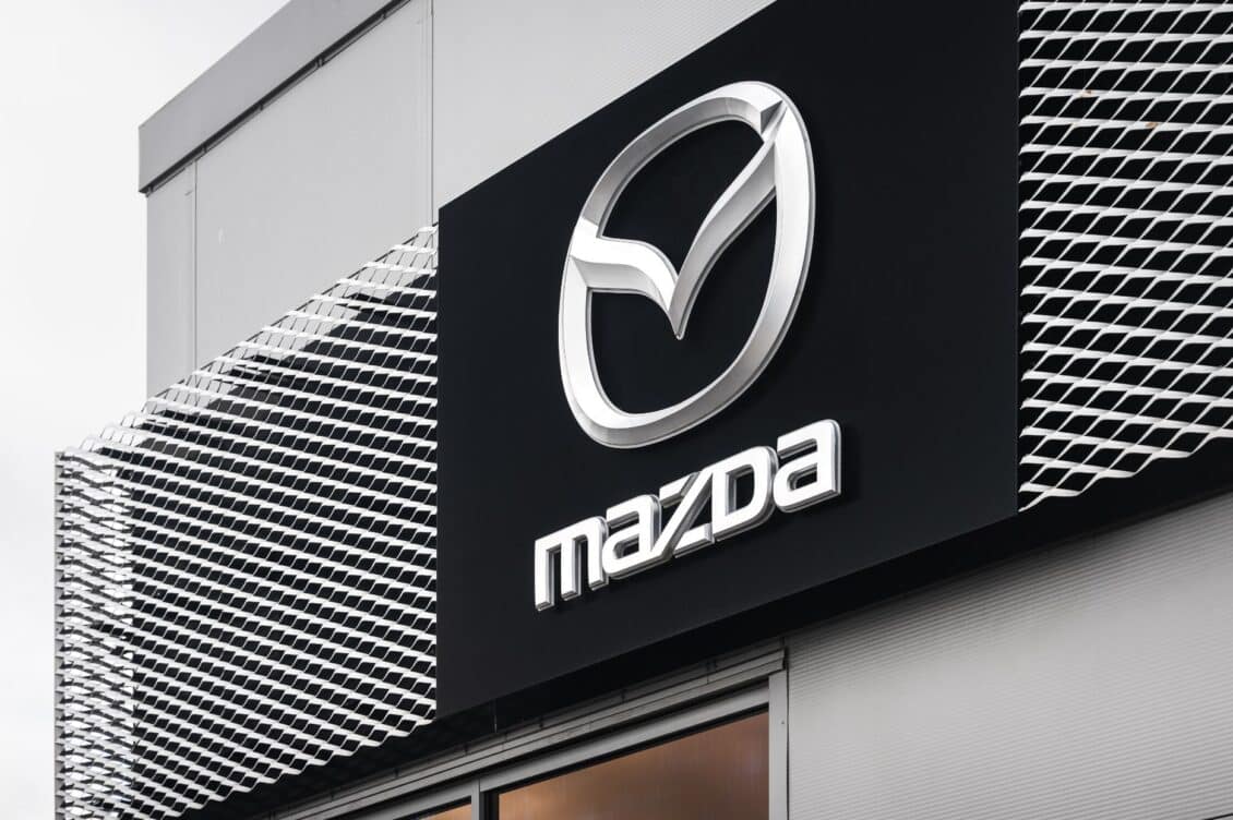 Mazda cambia su logo tras los 28 años de historia del actual