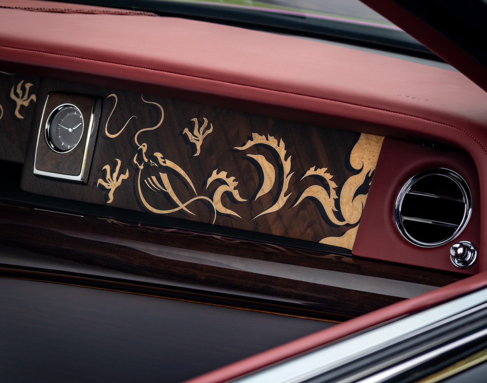 Rolls-Royce Phantom Dragon marqueteria