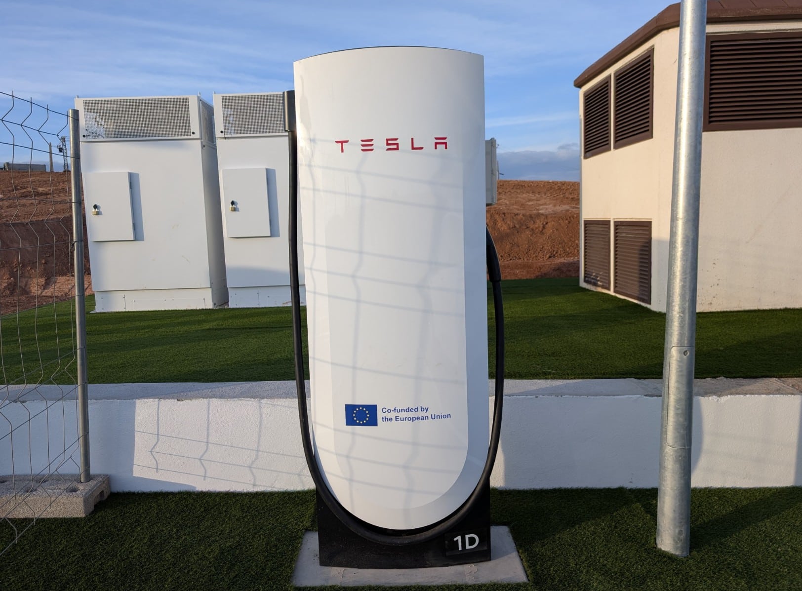 tesla supercharger V4