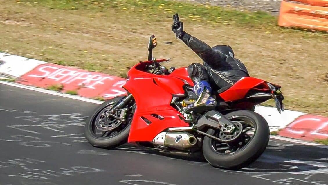 ¿Querías rodar con tu moto libremente en Nürburgring? Pues lo han prohibido