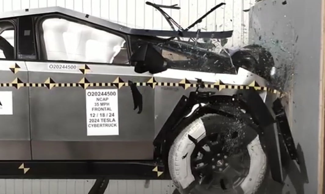 El Tesla Cybertruck desafía las reglas de los crash tests y es.. ¿indestructible?