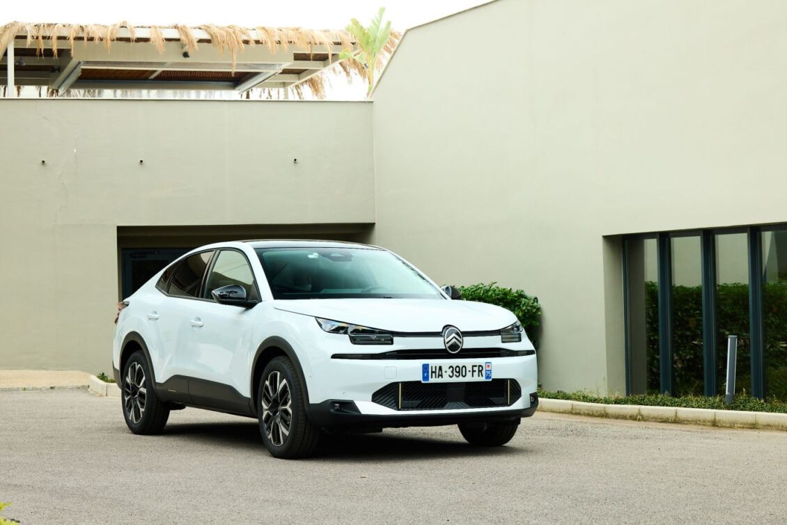 El Citroën C4X, ahora con motor Híbrido de 145 CV de potencia