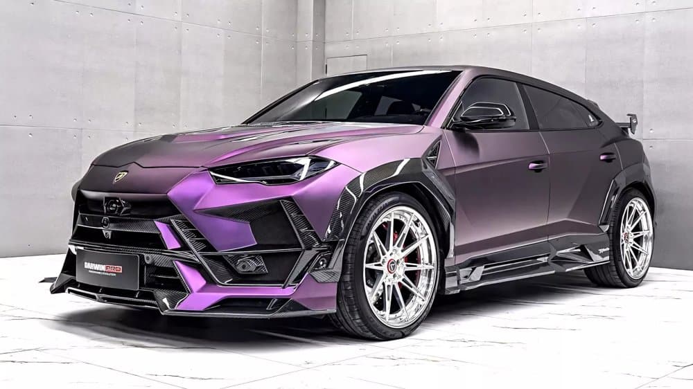 ¿Quieres que te miren? Este Lamborghini Urus bañado en fibra sin duda es para ti