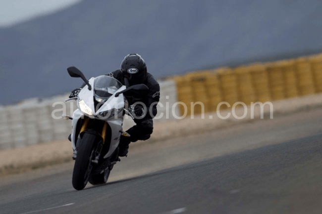 Triumph presentó en Milán las nuevas Daytona 675 y Daytona 675 R 2013